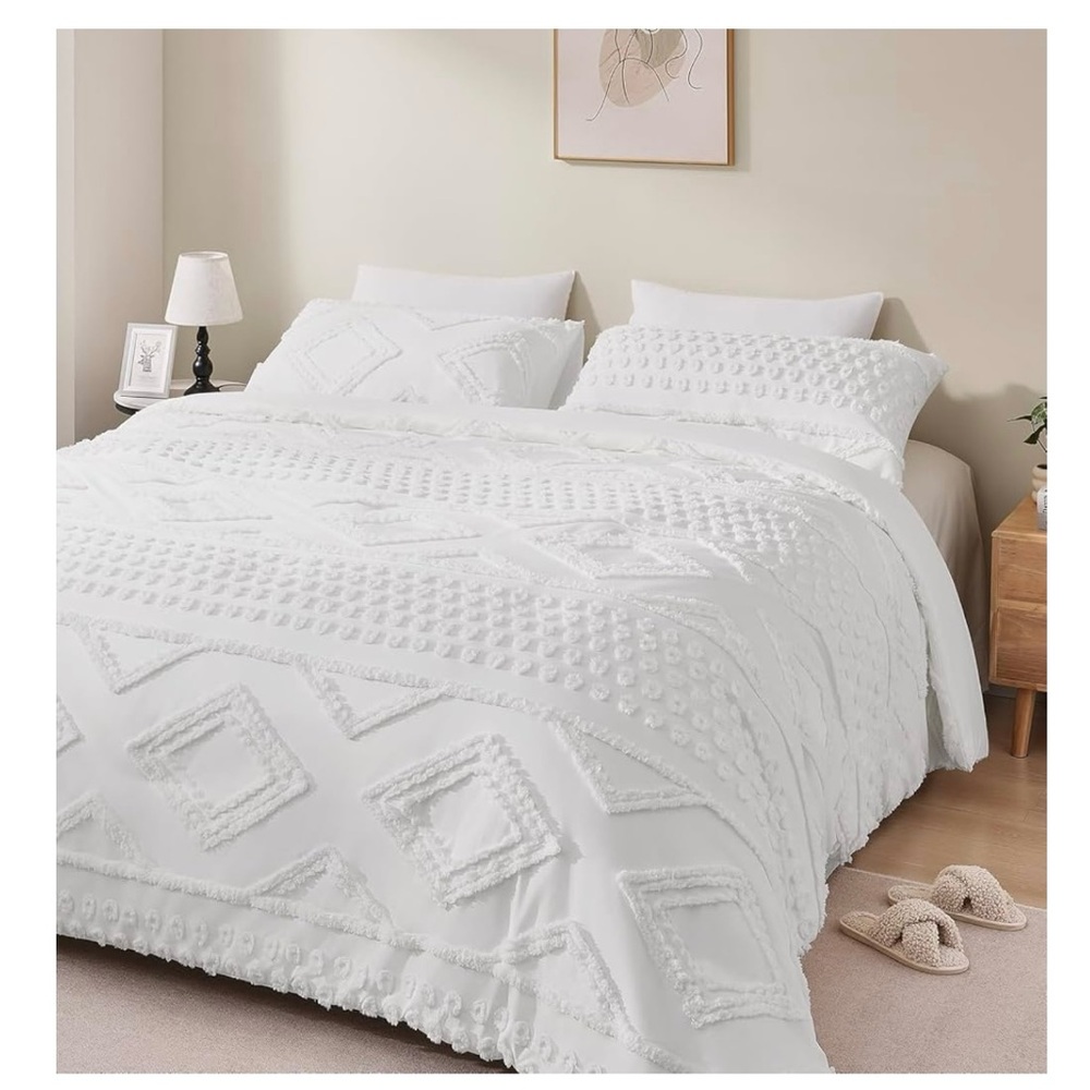 Elegant White Textured Bedding Set